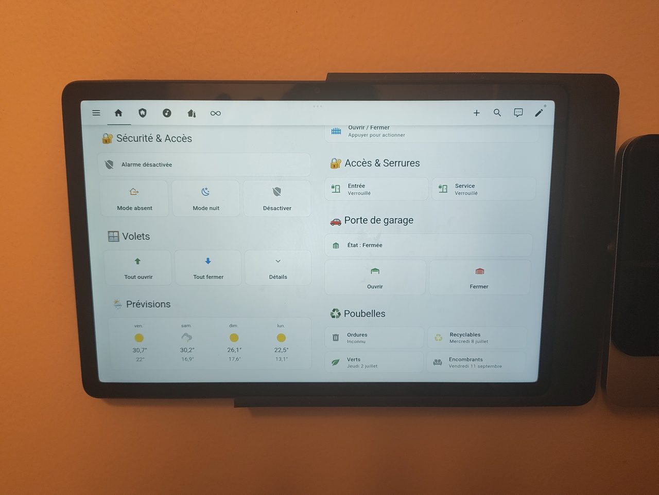 Home Assistant dashboard home view on the wall tablet: security, blinds, weather forecast and gate controls